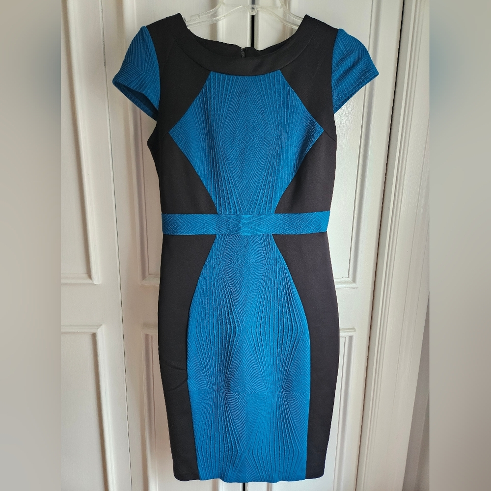 Sangria Size 2 color block Blue Black Short Sleeve dress
